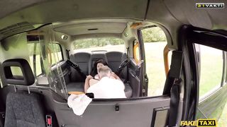 Sahte Taksi - Japon Am, Yalama Kızla Takside İşemeli Sikiş