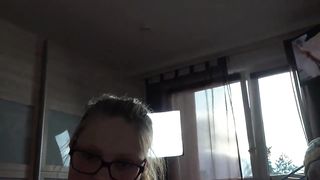 Alman Porno | Liseli Sarışın Alman Kızı, Üvey Kardeşiyle Yatakta Sikişiyor