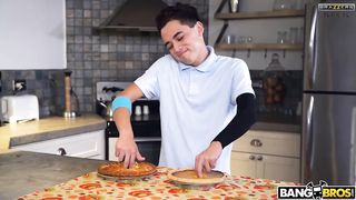 BangBros - Gobble On The Pussy Not The Pie | Cory Chase, Oğluyla Sikişiyor