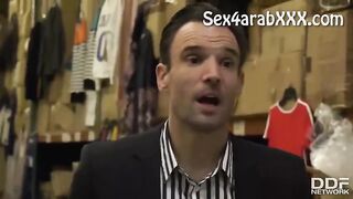 بمفردنا فى مخزن الشركة - سكس مترجم