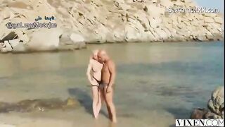 النيك على الشاطئ