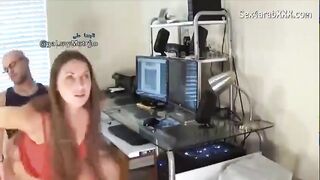 أم مربربة تدخل عالابنها وهو يجلخ وينيكها